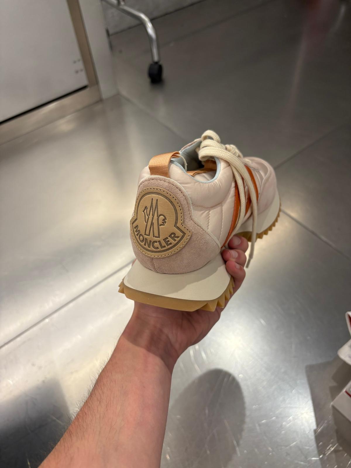 Moncler Pacey Sneaker – Cream/Orange
