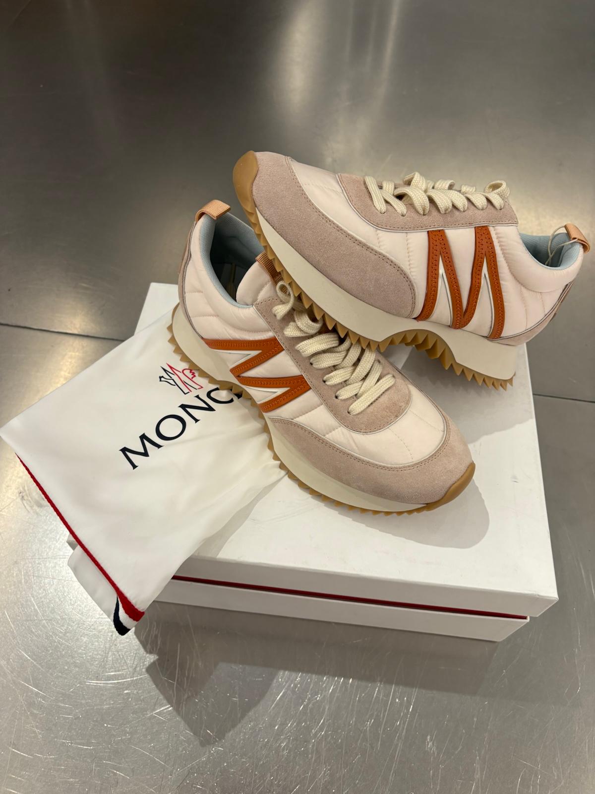 Moncler Pacey Sneaker – Cream/Orange
